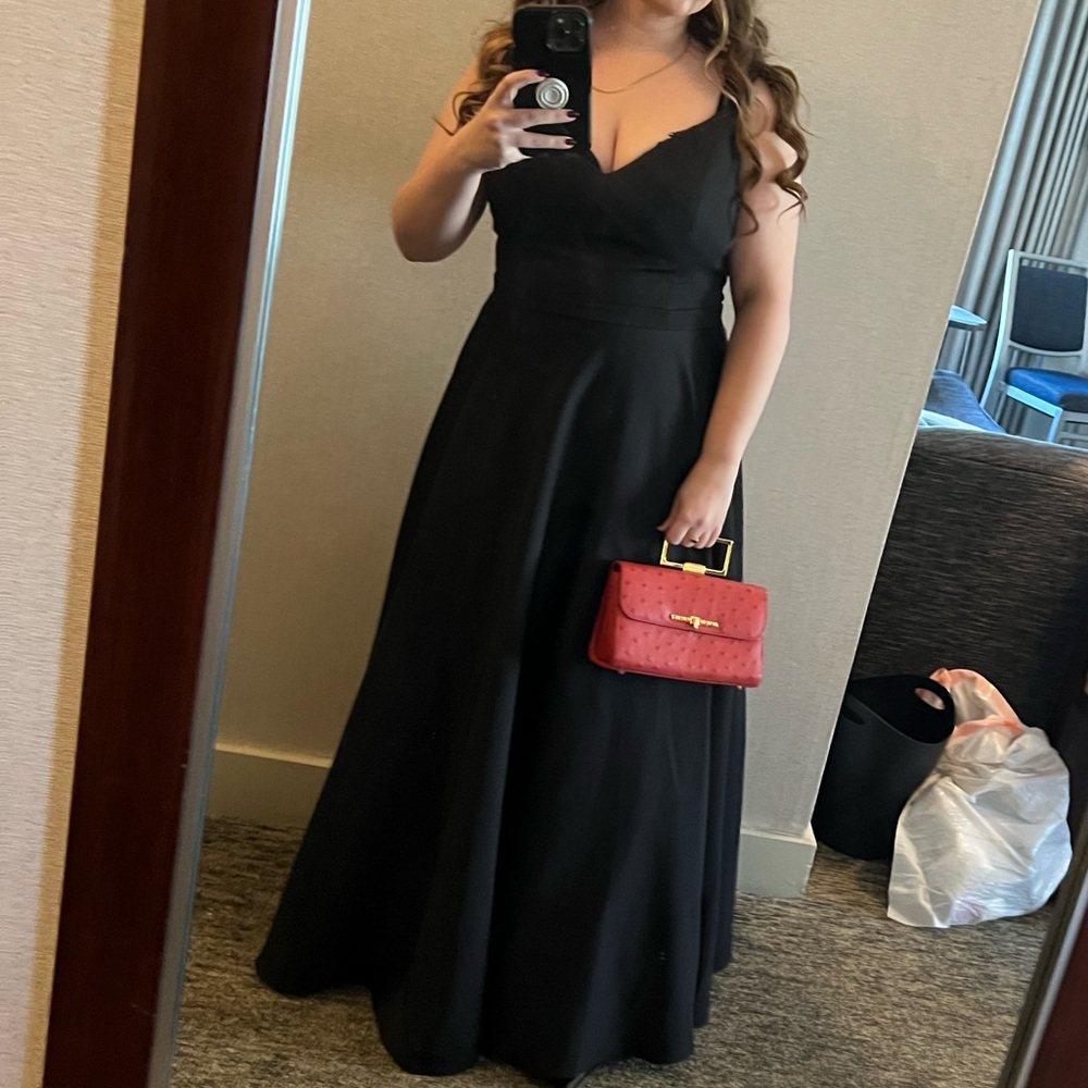 🖤 Classic Black A-Line Formal Dress (Altered to Size 12) 🖤 - Picture 6 of 9